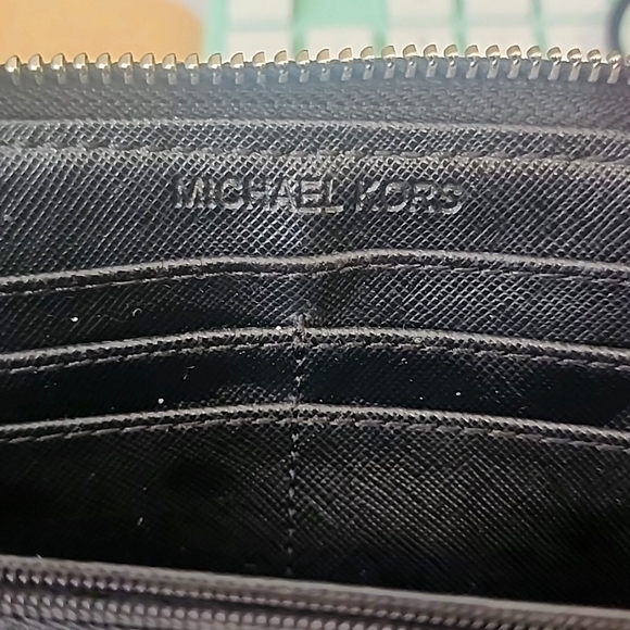 Michael Kors Women's Jet Set Travel Logo Continental Leather Zip Around Wallet - Picture 7 of 8